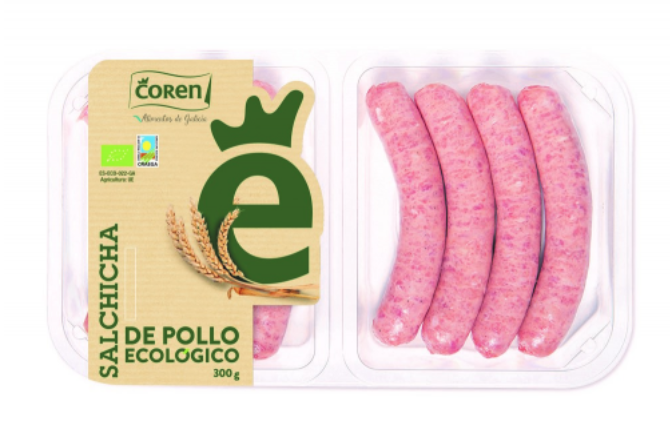 Brocoli con salchichas de pollo y guisantes en conserva.